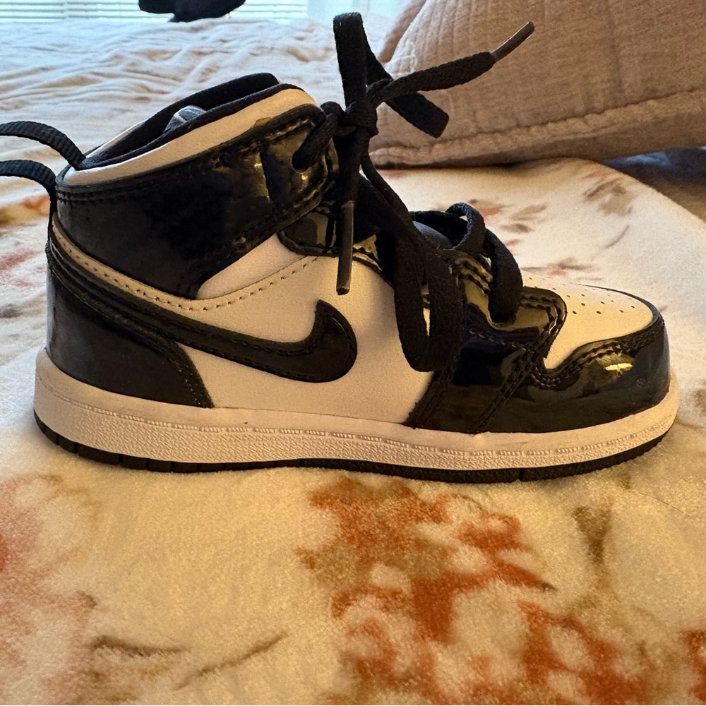 Air Jordan Retro Toddler/Kids Black and White High-Top Sneakers.  Never worn!